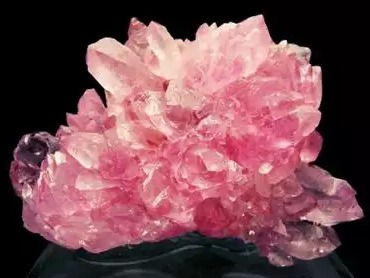 rose quartz- Top 5 Crystals for Valentine's Day love and  Passion
